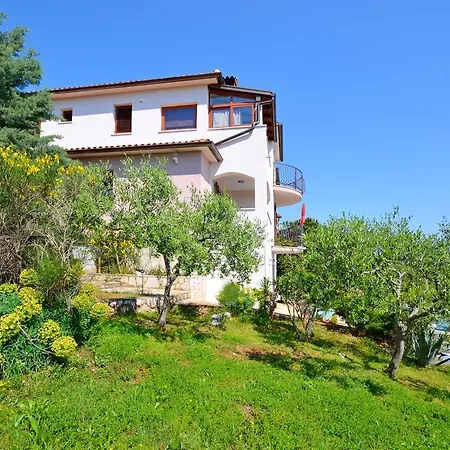 Andreas דירה ראבני